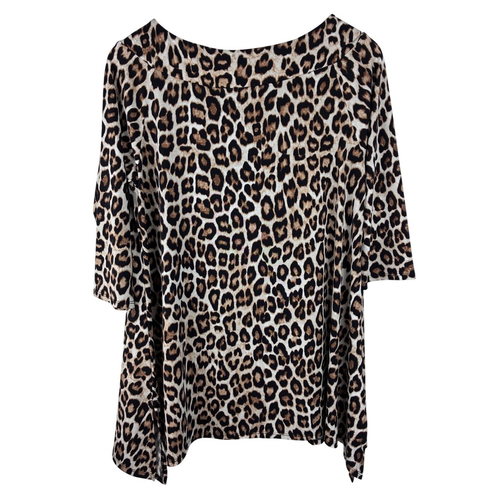Chico's Leopard Print Sharkbite Hem Top 3/4 Sleeve Size 1 Stretch Animal Print - Picture 8 of 10